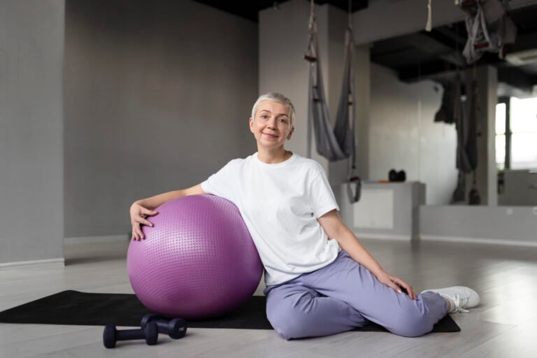 Ejercicios basicos de pilates para personas mayores de 50 años